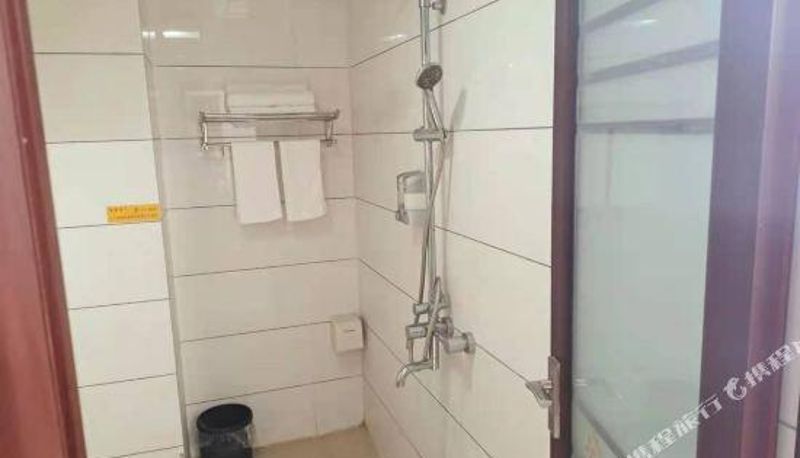 Zimmer - Maoming People's Business Hotel