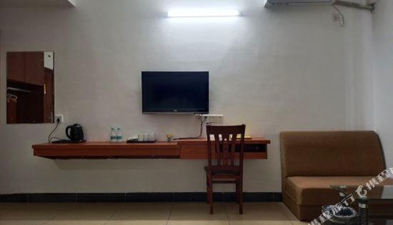 Zimmer - Maoming People's Business Hotel