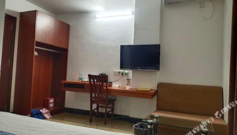 Zimmer - Maoming People's Business Hotel