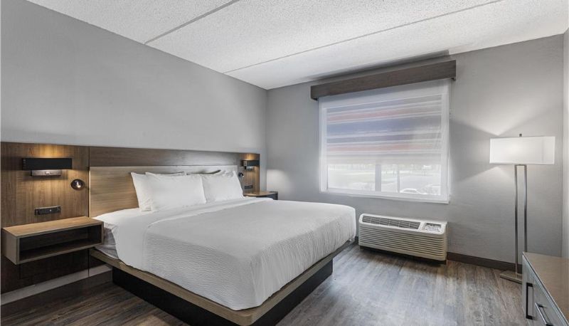Room - Best Western Plus Savannah Gateway