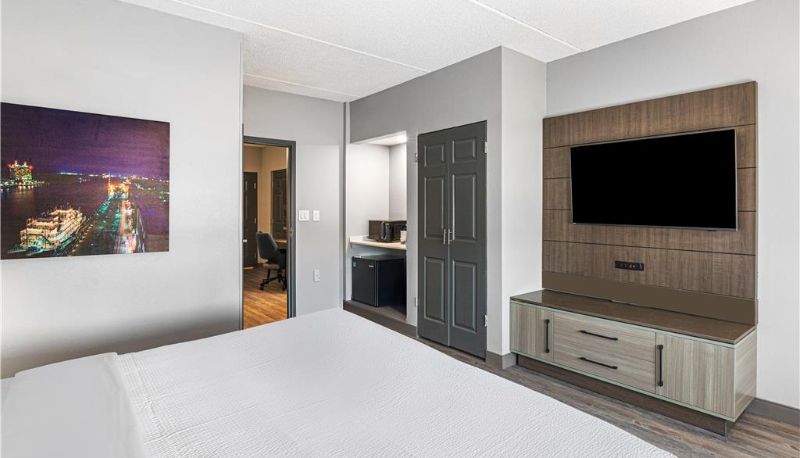 Room - Best Western Plus Savannah Gateway