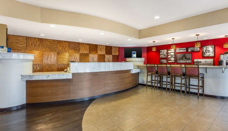 Hall - Best Western Plus Wine Country Inn & Suites