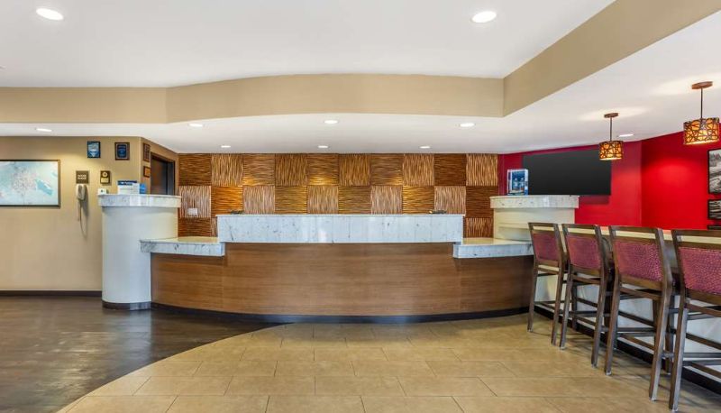 Hall - Best Western Plus Wine Country Inn & Suites