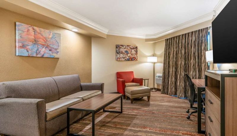 Camera - Best Western Plus Wine Country Inn & Suites