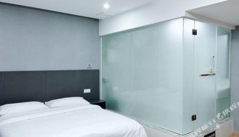 Camera - Fenyi Hyatt Hotel