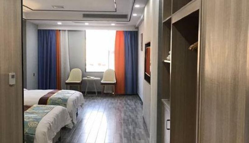 Camera - Yuecheng Fashion Hotel (Qidong Government Square)