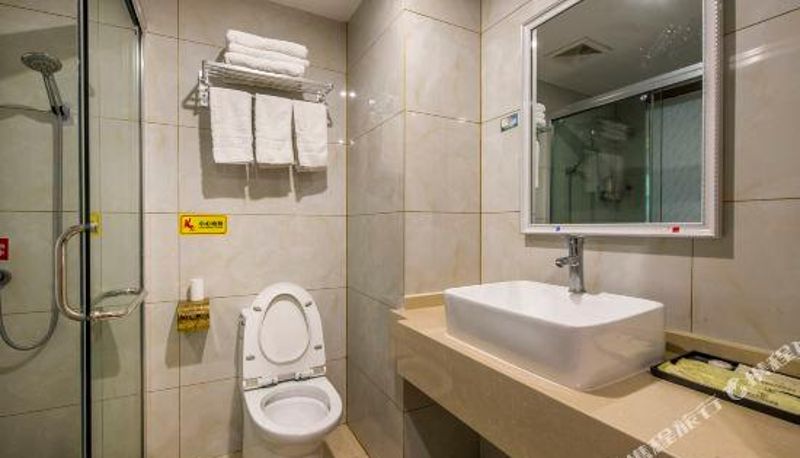 Zimmer - Baozun Business Leisure Hotel (Xianning North Station Yintai Department Store)