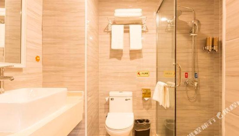 Zimmer - Baozun Business Leisure Hotel (Xianning North Station Yintai Department Store)