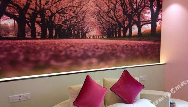 Innenbreich - Orange Theme Hotel