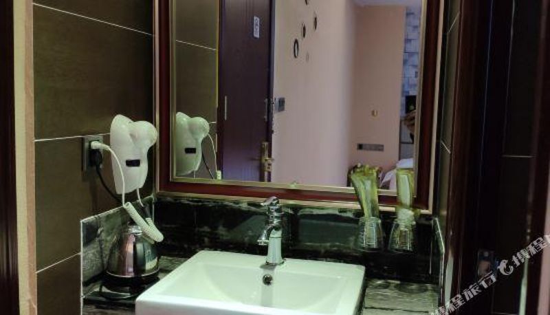 Room - Jialian Theme Hotel