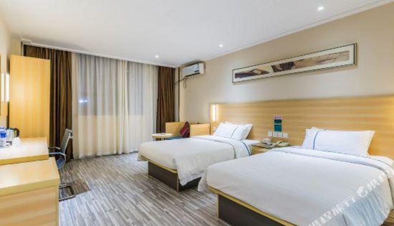 Zimmer - City convenient hotel(Gaozhou Nanguan Road Yingzhou Park Store)