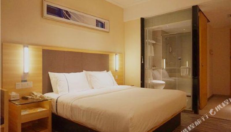 Zimmer - City convenient hotel(Gaozhou Nanguan Road Yingzhou Park Store)