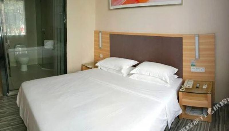 Zimmer - City convenient hotel(Gaozhou Nanguan Road Yingzhou Park Store)