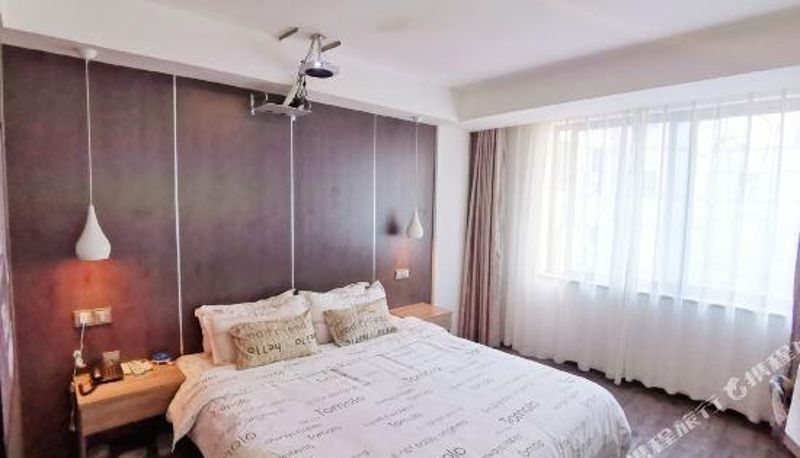 Camera - Aishan Theme Hotel