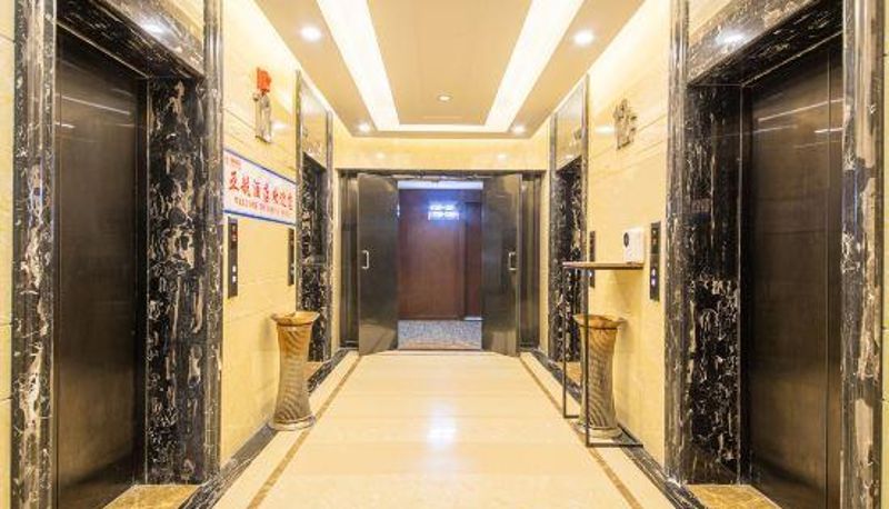 Rezeption - Zunyi Medical College) AirAsia Hotel (Kunming Road