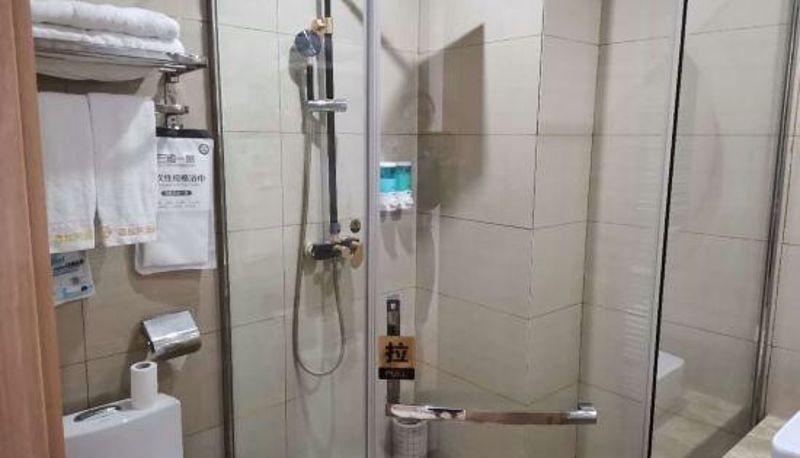 Zimmer - Celadon Hotel (Zunyi Xinpu Linda Food City)
