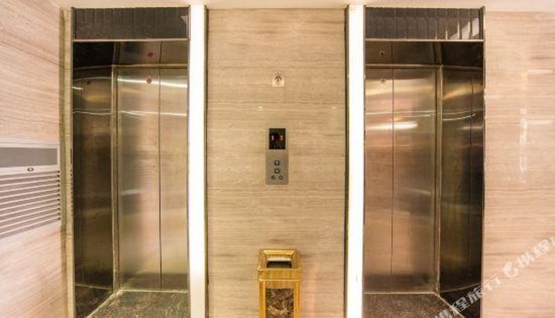 Reception - Zhongshan)  Smiley Hotel apartment (Nakhon long central store