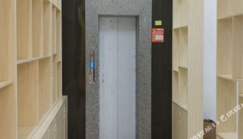 Recepcja - Red 8 Hotel Apartment (Zhongshan Henglan Huamao Branch)