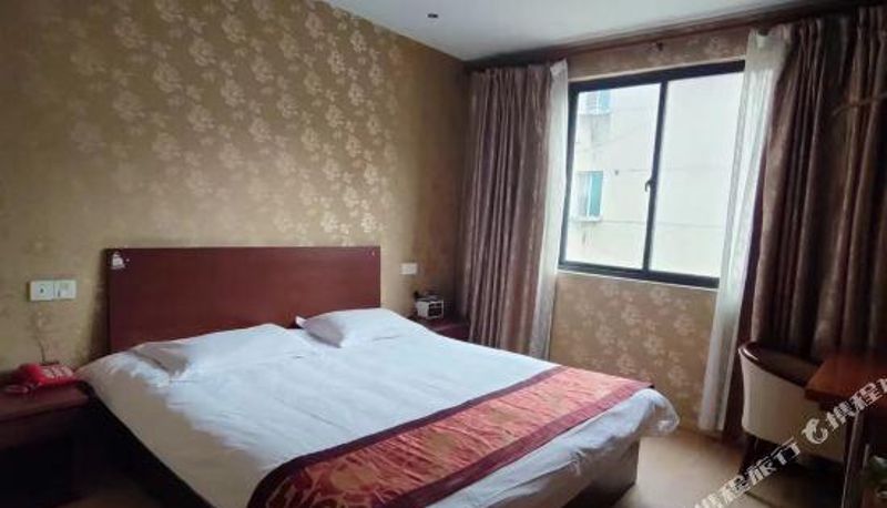 Zimmer - Zhuji Caifeng Business Hotel (high-speed railway station store)