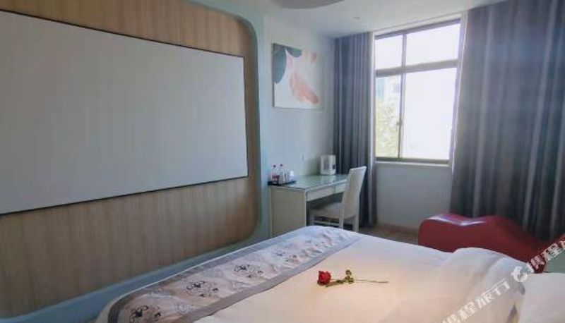 Camera - Tianshang Renjian Theme Hotel (Yueyang Wulipai)