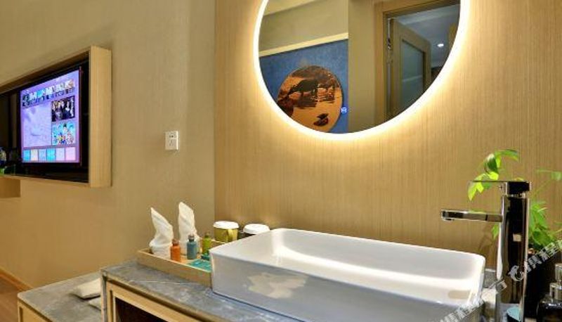 Camera - Young Hotel (Yiwu Fotang Ancient Town Old Street)