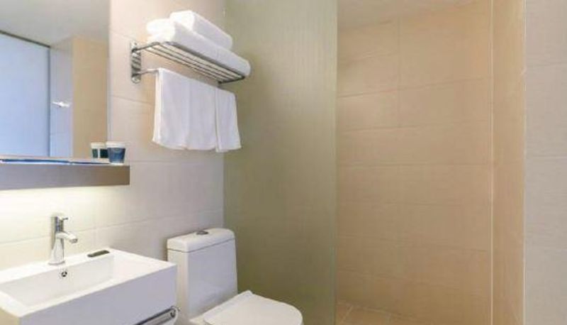 Camera - Home Inn · NEO (Joy City store of Yantai passenger terminal)