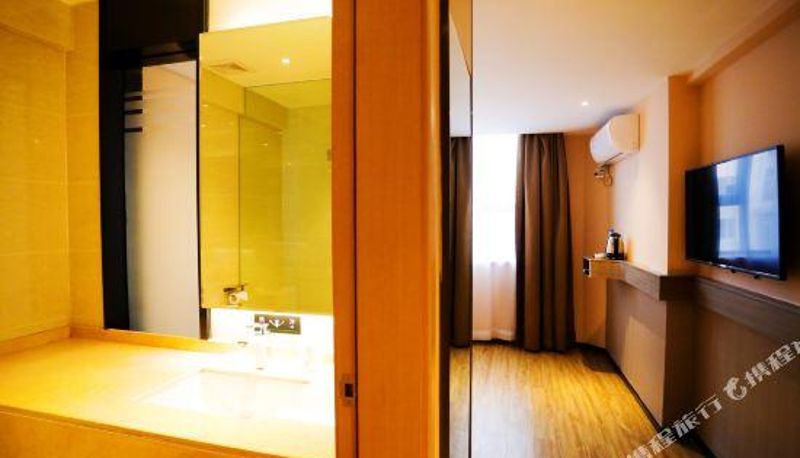 Camera per famiglia - City Comfort Inn (Yanji Pedestrian Street Qiansheng Shopping Plaza)