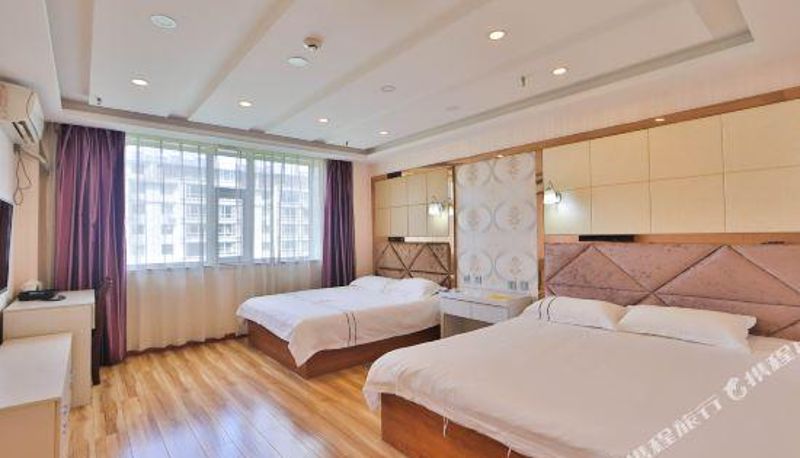 Camera - Pengzhan Hotel (Yanji Dinosaur Kingdom City Government)