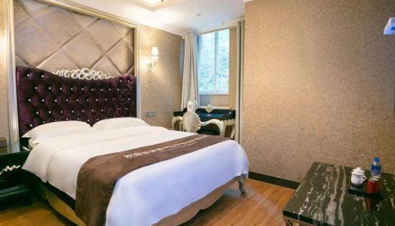 Camera - Yibin Peninsula Holiday Inn (Rhine Spring Commercial Center)