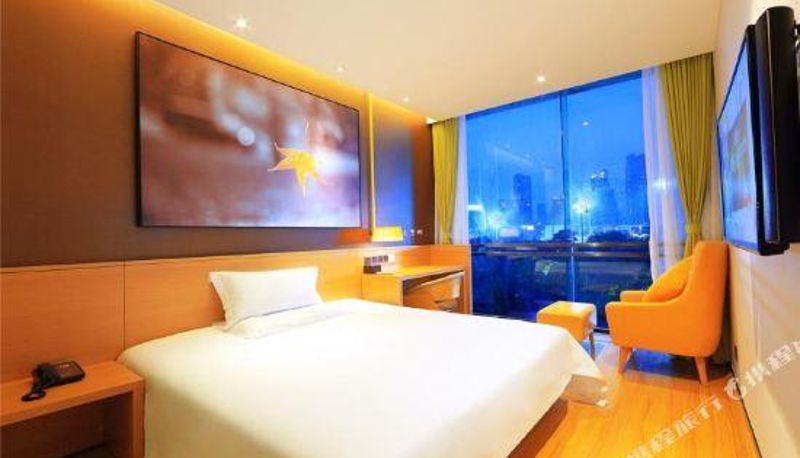 Camera - IU Hotel(Xinzhou Bus terminal High speed port)