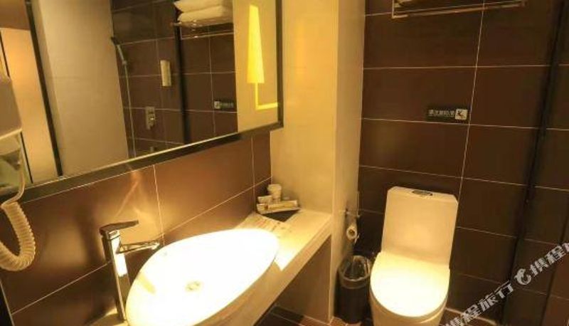 Camera - IU Hotel(Xinzhou Bus terminal High speed port)