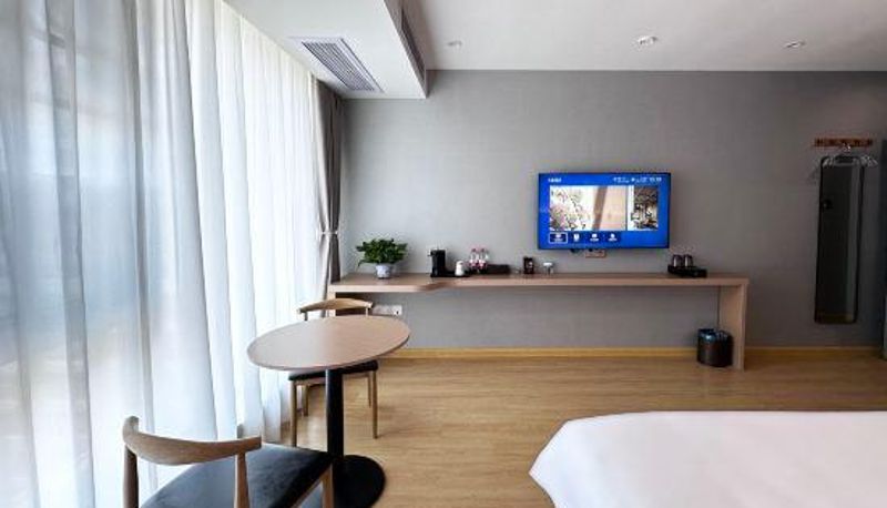 Zimmer - Cloudside Cinema Hotel