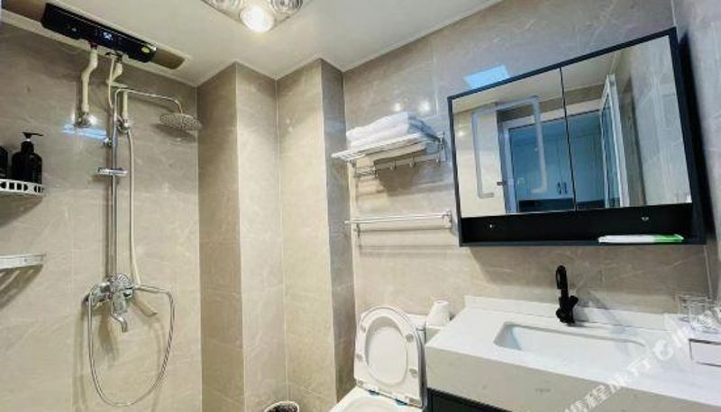 Camera - Manyue Space Creative Cinema Hotel (Wuhan Dongxi Lake Polar Ocean Park Changqingcheng Metro Station)