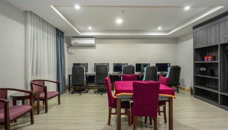 Zimmer - Senchang Hotel (Wuhan Institute of Communication Zanglong East Street Subway Station)