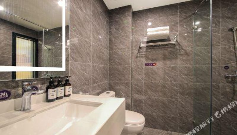 Camera - yuecheng Hotel (Wuhan Vu Thang Road Subway Station)