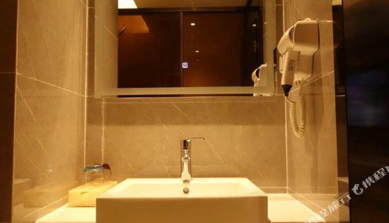 Zimmer - Fengyuan Hotel (Wuhan Happy Valley Garden Road Subway Station)