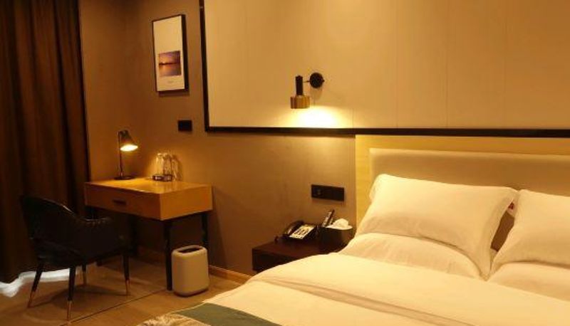 Innenbreich - Fengyuan Hotel (Wuhan Happy Valley Garden Road Subway Station)
