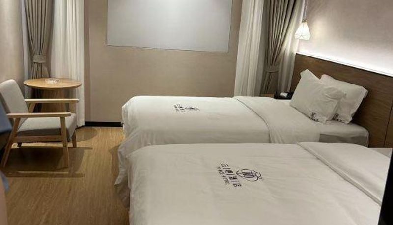 Zimmer - Wuhan Rongshu Design Hotel (Jianghan Road Pedestrian Street Store)