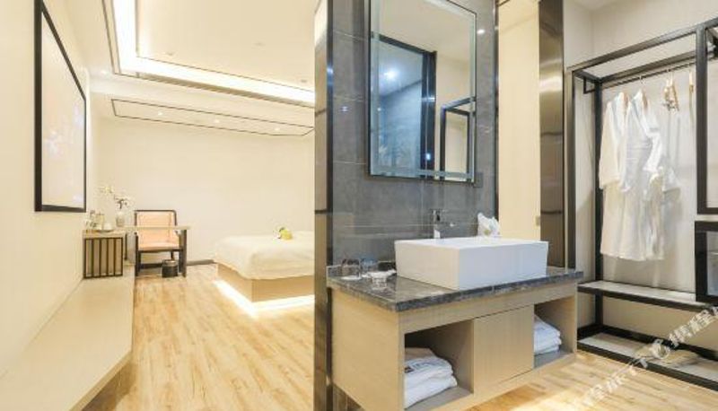 Zimmer - Roman Luxury Hotel (Wuhan Jianghan Road Wanda Plaza)