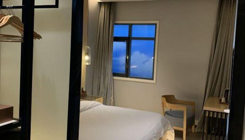 Zimmer - Roman Luxury Hotel (Wuhan Jianghan Road Wanda Plaza)