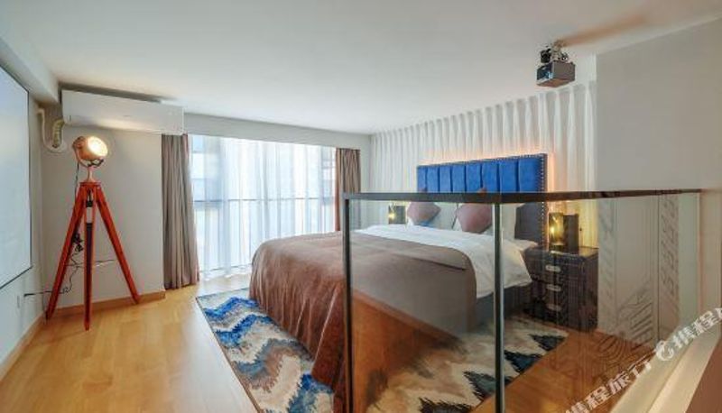 Camera - Horizontal Hotel (Wuhan International Expo Center)