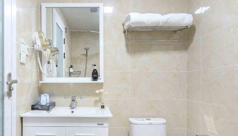 Kamer - Youju Hotel (Wuhan Houhu Avenue Xingye Road Subway Station Store)