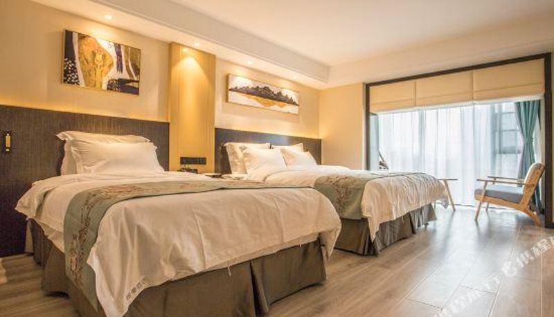 Camera - Bangyang Hotel