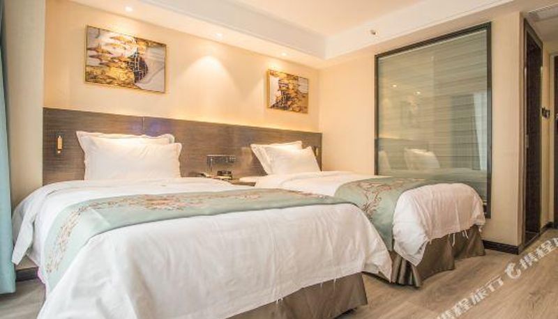 Camera - Bangyang Hotel