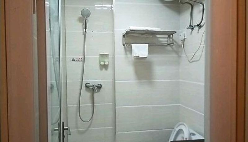 Zimmer - Wuhan City Yijia apartment