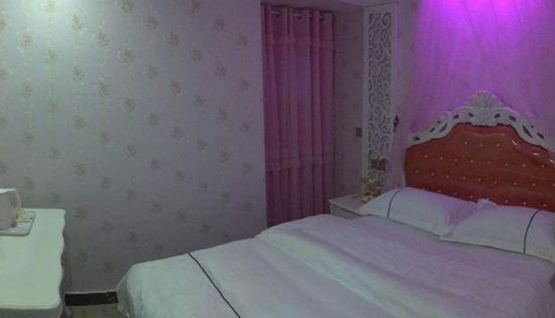 Camera - Zixingxin theme hotel (Hanyang passenger station subway station store)