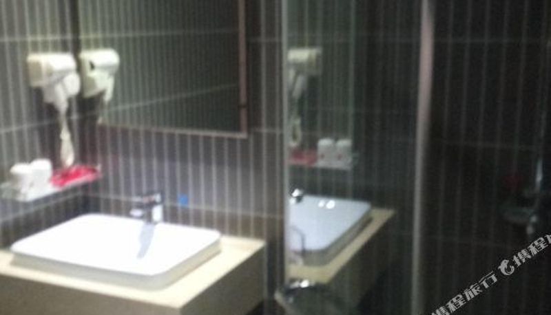 Camera business - Wuhan Wuhu Metro Station Hotel