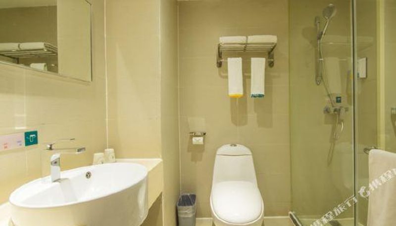 Zimmer - City Comfort Inn (Wuhan Jianshe 2nd Road Zhongyuan Square)