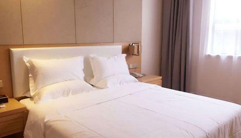 Camera - Yaji Hotel (Wuhan Institute of Technology Liufang Campus)