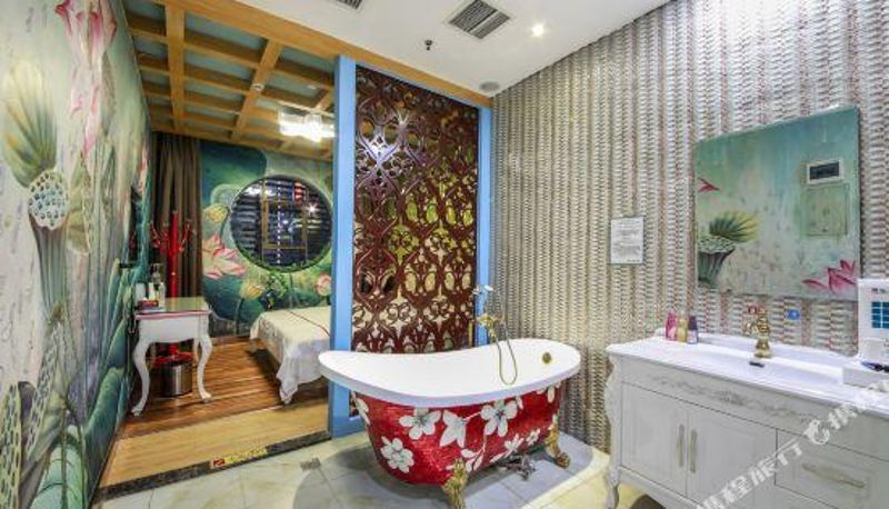 Zimmer - Poetry Theme Hotel (Wuhan Lingjiaohu Wanda)